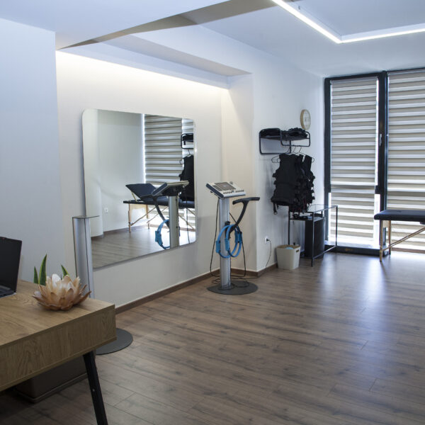 marks-ground-miha-bodytec-ems-studio-athens Στούντιο Miha Bodytec EMS στο Mark's Ground με εξοπλισμό ηλεκτρομυοδιέγερσης και ειδικό χώρο προπόνησης Αθήνα Παγκράτι
